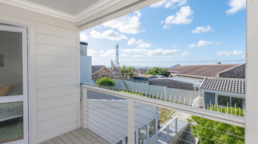 4 Bedroom Property for Sale in Struisbaai Western Cape